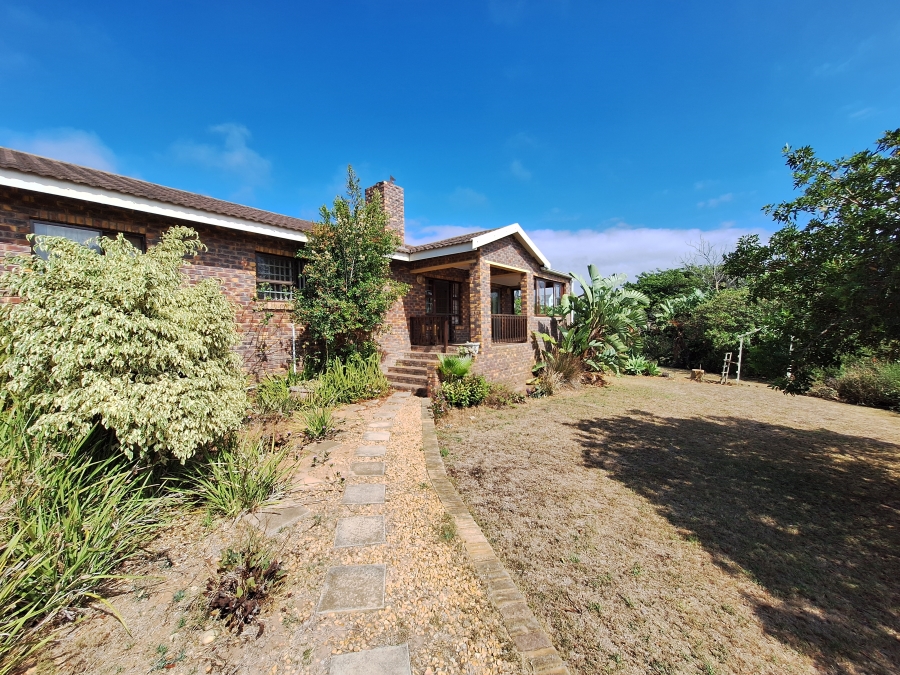 3 Bedroom Property for Sale in Wavecrest Eastern Cape